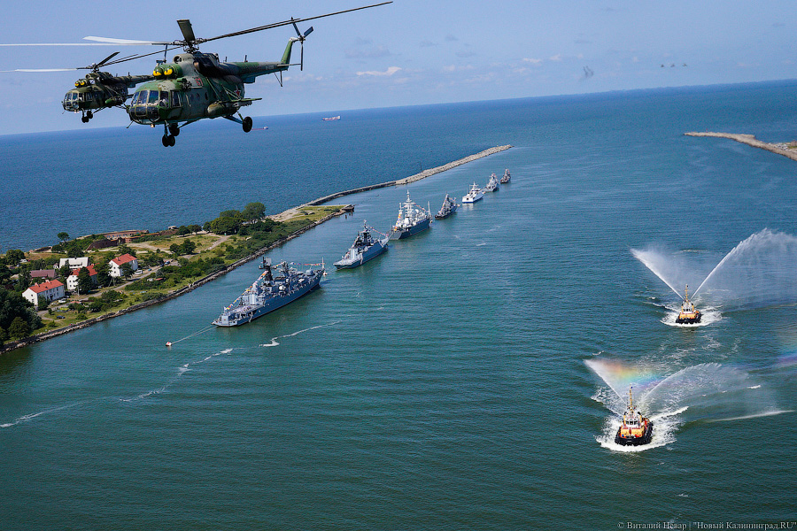 В Балтийске готовятся ко Дню ВМФ. Посмотрите на парад кораблей с высоты (фото)