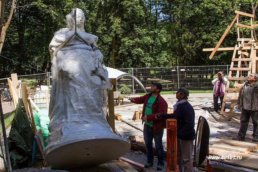 В Советске установили 3-метровую мраморную скульптуру королевы Луизы (фото) 