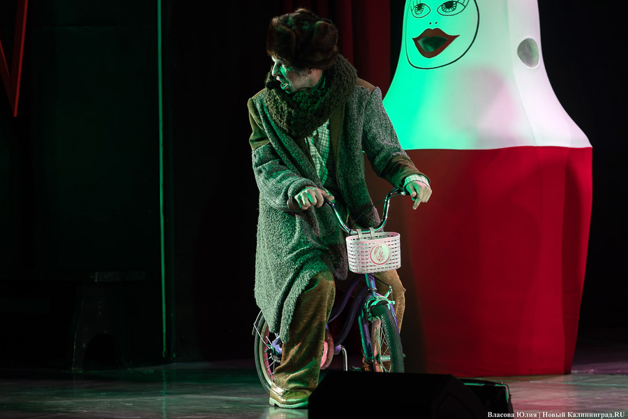 С интонациями The Beatles: в Музыкальном театре показали «Гоголюцинации Чичикова» (фото)