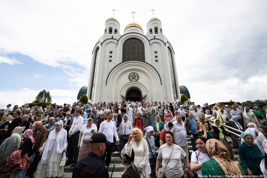 Кирилл и Владимир: глава РПЦ провел в Калининграде богослужения и освятил новый памятник (фото)