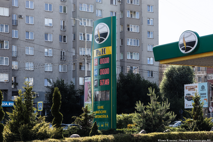 Очереди и пустые колонки: что происходит на калининградских АЗС (фото)