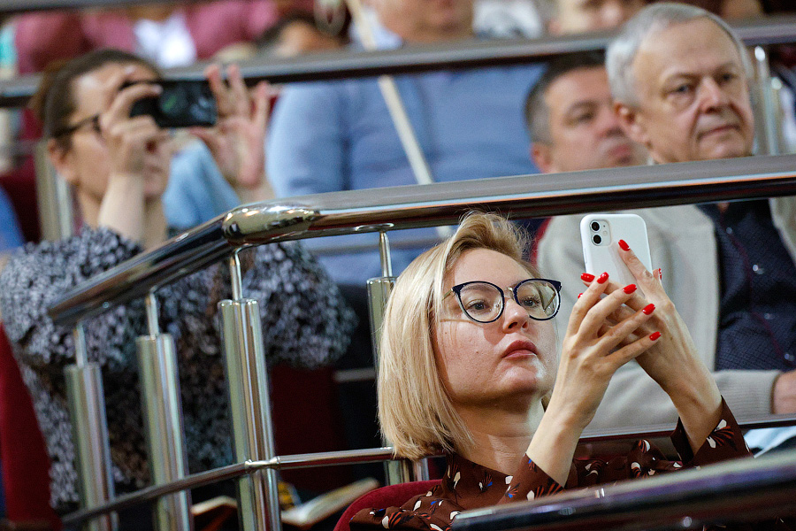 «Гранд-концерт» для солистов с оркестром: как отчитывались главы Калининграда (фото)