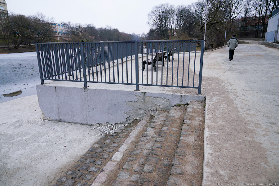 Обвалившаяся штукатурка и не только: благоустроенный за миллионы Нижний пруд после зимы