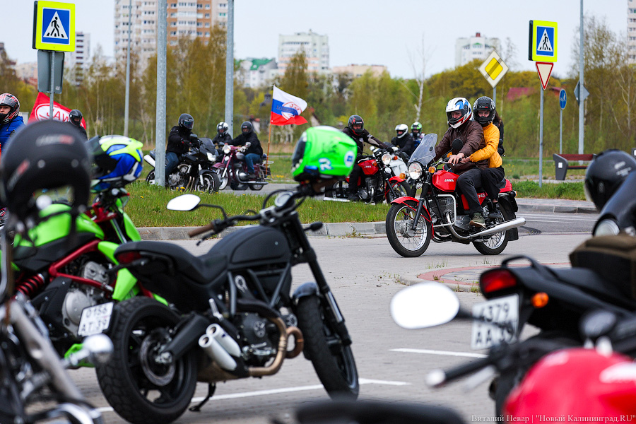 Дреды, шлемы и усы: в Калининграде официально стартовал мотосезон (фото)