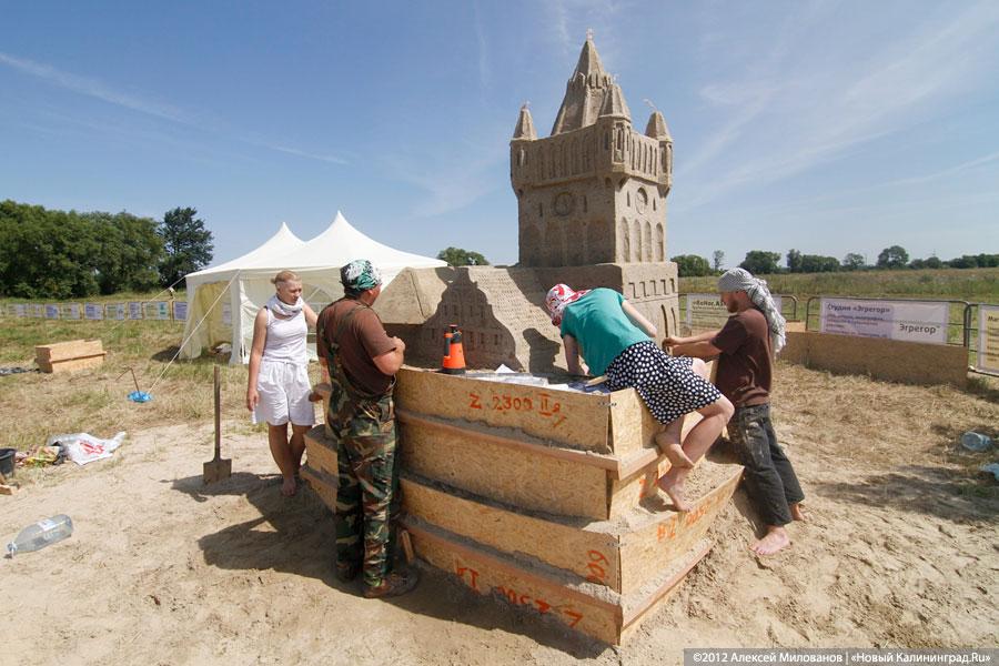 «Замок из песка»: фоторепортаж с фестиваля песчаных скульптур