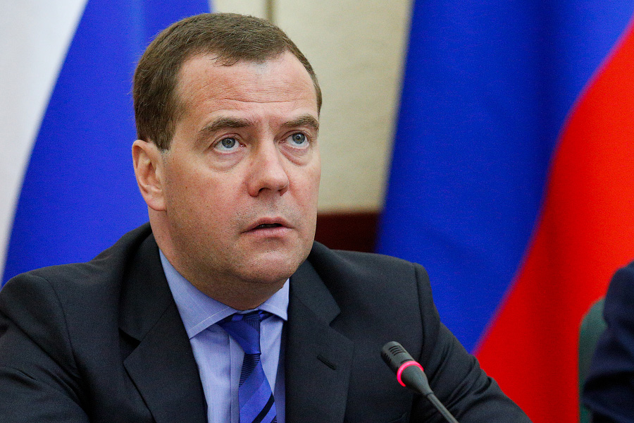 Первым замом Владимира Путина в военно-промышленной комиссии стал Дмитрий Медведев