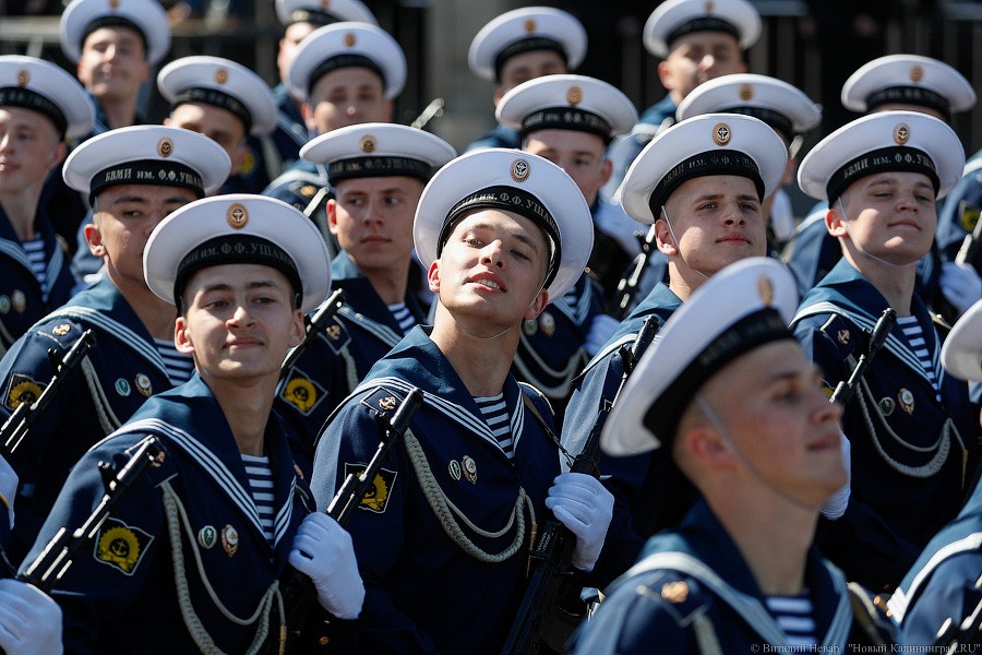 Курсантки, кадеты и танк: как прошёл Парад Победы в Калининграде (фото)