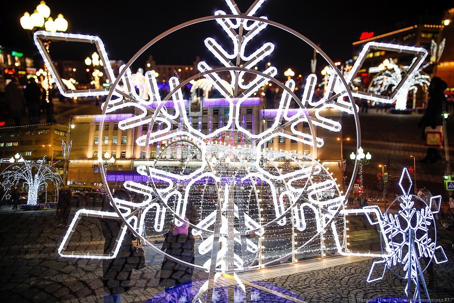 Горвласти намерены снять новогодние украшения с улиц Калининграда до 28 января