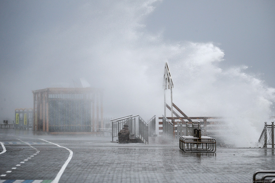 У моря погода: как Зеленоградское побережье переживает шторм