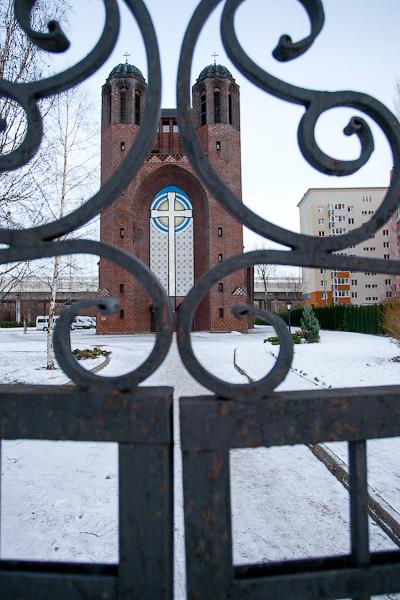 Автомастерская, фабрика, церковь: как строили и восстанавливали Кирху Креста на Острове