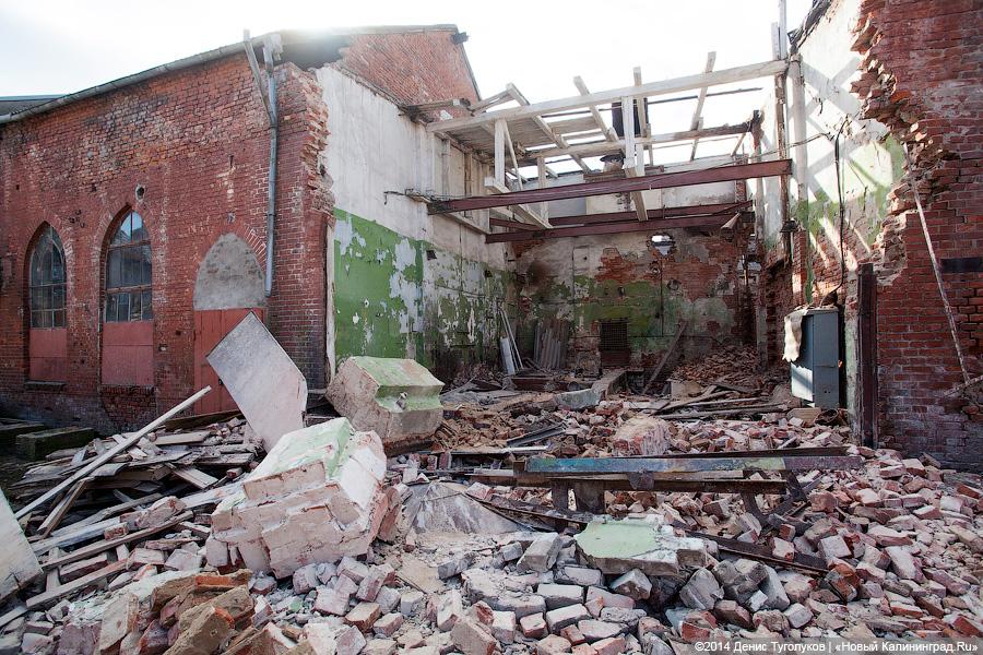 Из стекла и бетона: в Советске вековое здание сносят для строительства торгового комплекса