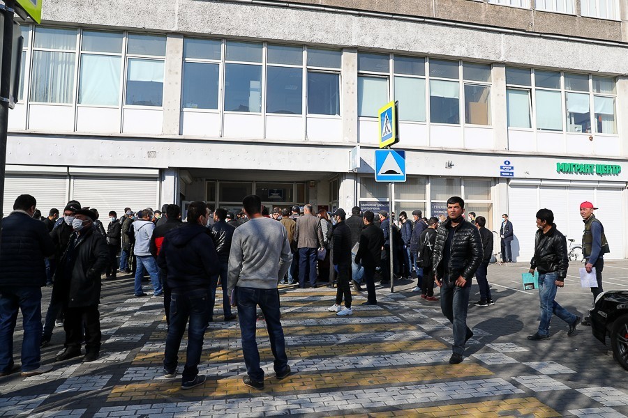 УМВД: в России находится около 6 млн иностранцев, половина из них — трудовые мигранты