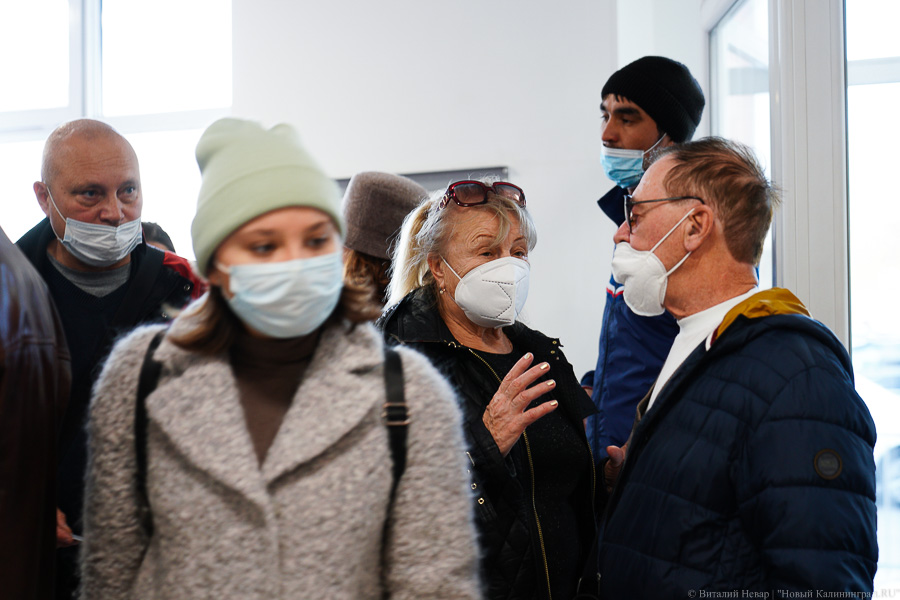 Вне зоны ковид-фри: что происходит в МФЦ на площади Победы после новых ограничений