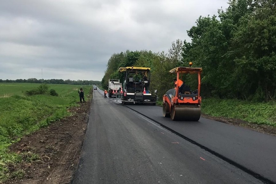 На неманской трассе сняли почти 6 км старого асфальта