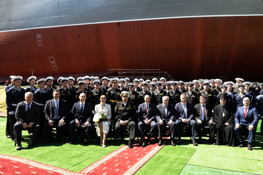 Флагман ВМФ России: в Калининграде спустили на воду большой десантный корабль (фото)