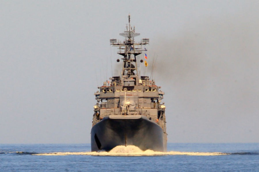 Большой десантный корабль Балтфлота «Минск» возвращается из 10-месячного похода