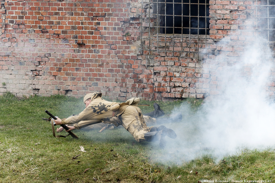 Двойной штурм: фоторепортаж с реконструкции взятия форта № 5 (фото)