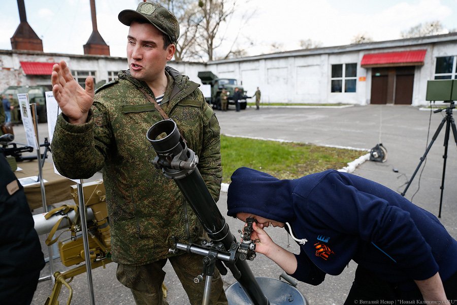 Поиграть в «танчики»: как призывникам Калининграда военную часть показывали