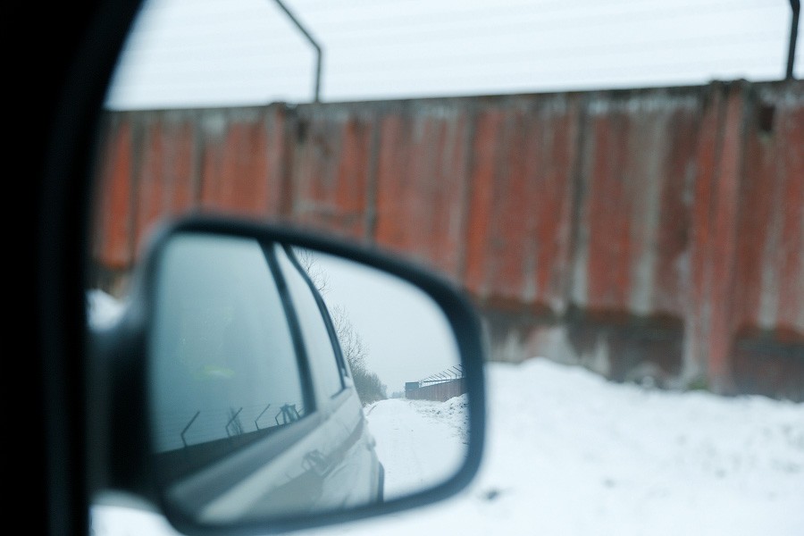 С 1 декабря в Латвии запрещено ездить автомобилям на летней резине