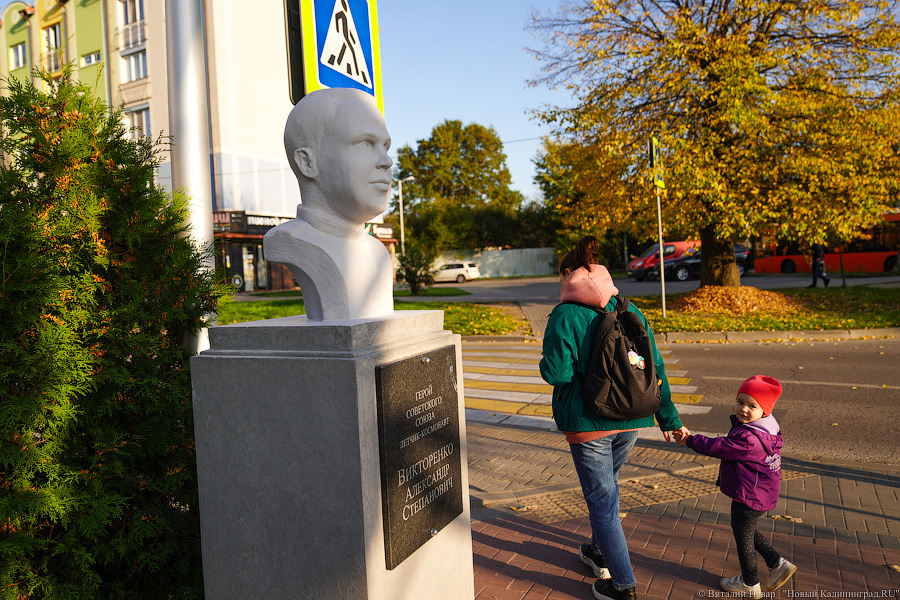 Ещё одна попытка: в Чкаловск вновь вернули бюсты лётчиков (фото)