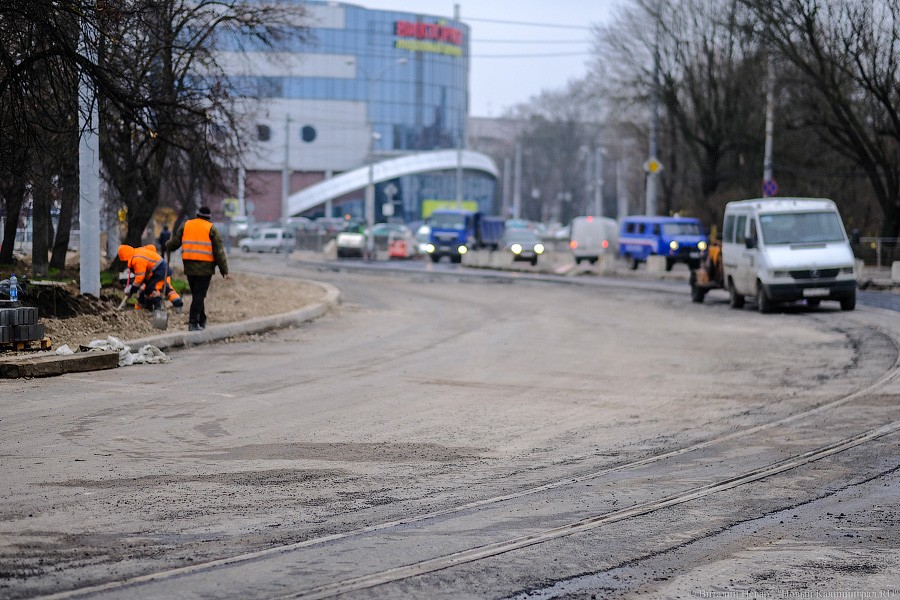 Временная брусчатка: как Киевскую готовят к техническому открытию движения (фото)