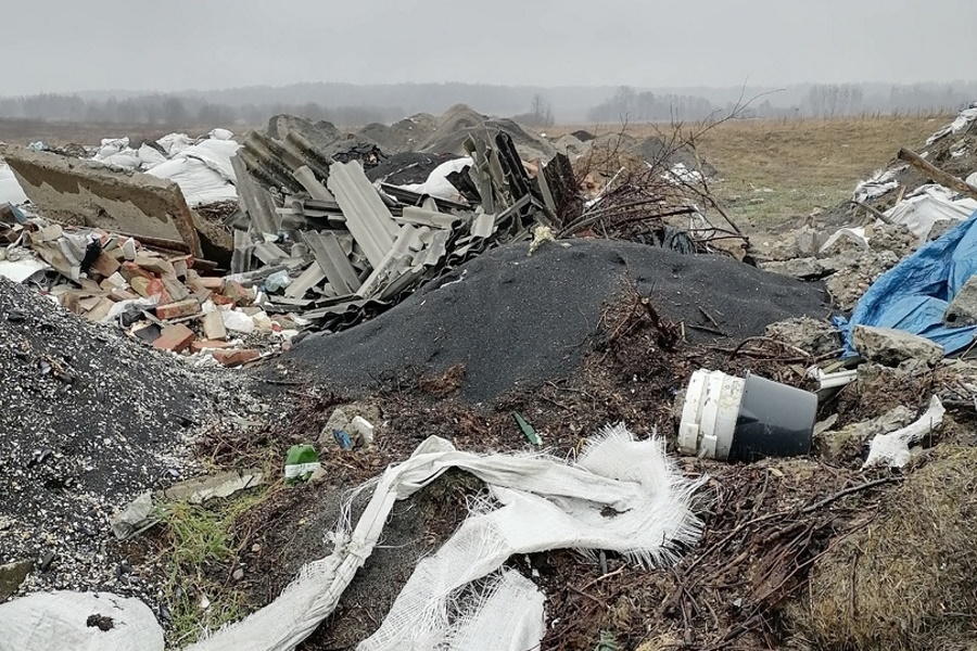 Жители пожаловались на «свалку» у Черепаново — она оказалась легальной (фото)