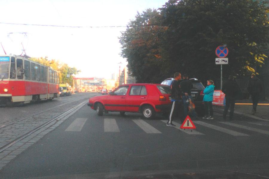 Из-за ДТП на Ленинском проспекте собралась пробка (фото)