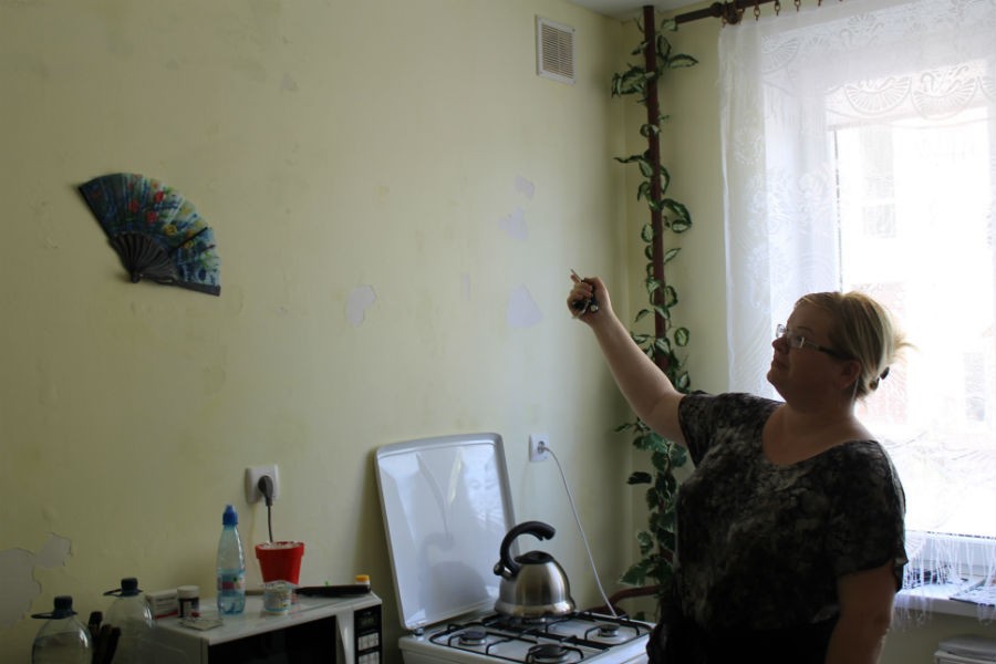 В Гурьевске начался ремонт в новых домах для аварийщиков, построенных два года назад