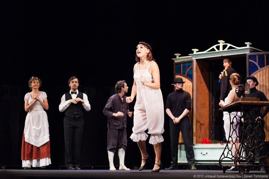 «Искреннее искусство по Булгакову»: фоторепортаж со спектакля «Зойкина квартира»