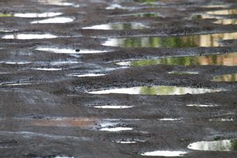 ГИБДД просит БФУ им. Канта проверить толщину асфальта в отремонтированных ямах