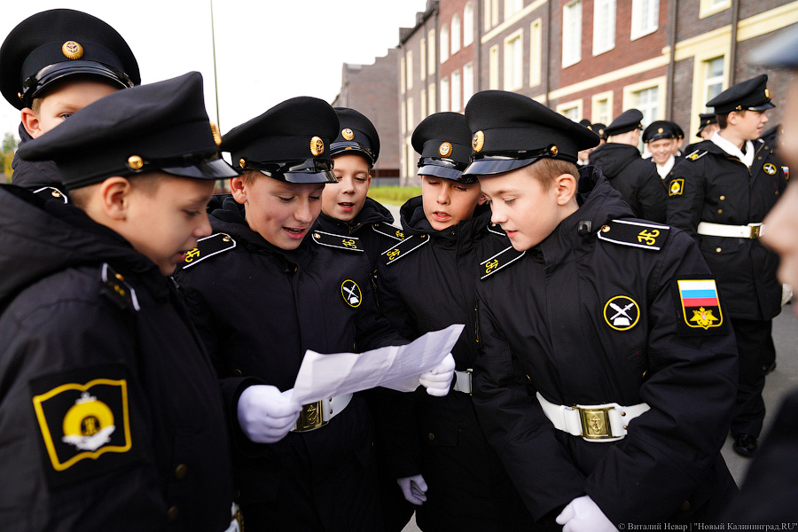 Горящие глаза, серьезные лица: первокурсников приняли в нахимовцы (фото)