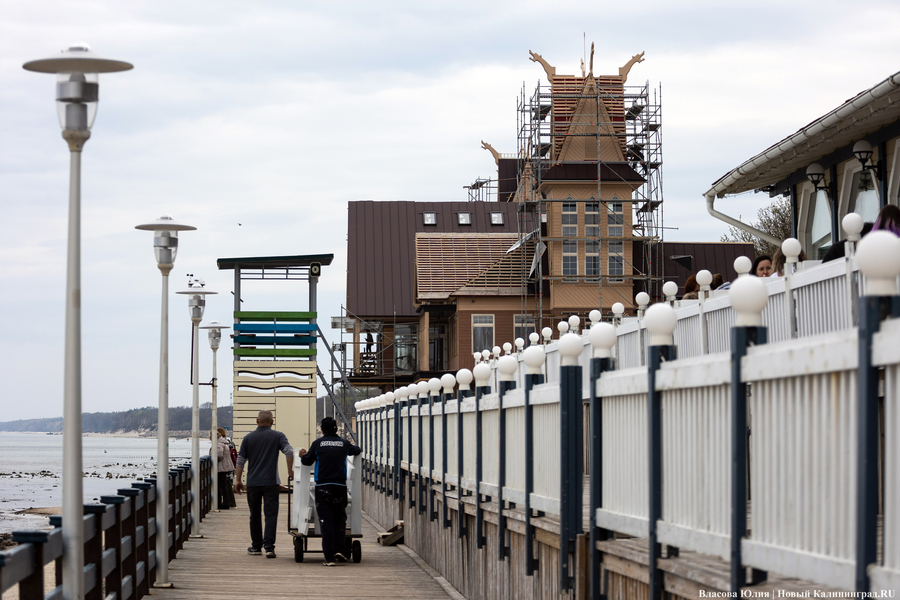 Монополия на пляж: как выглядит скандальное кафе в Зеленоградске, которое власти называют «НТО» (фото)