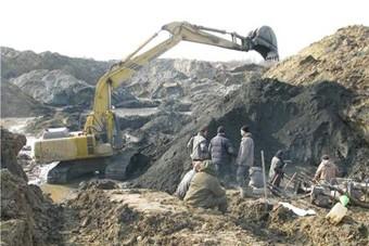 У 13 «черных копателей» изъято 50 кг янтаря и экскаватор