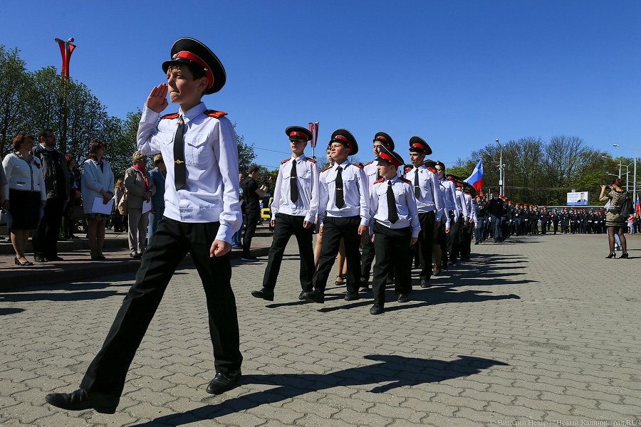«А этот маленький»: в Калининграде прошел парад кадетов (фото)