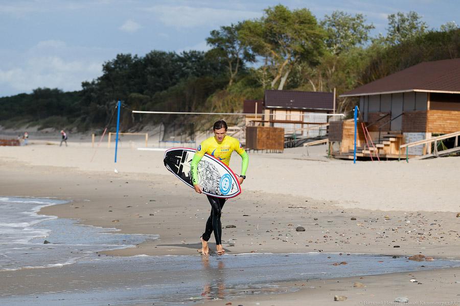 На волне «профи»: фоторепортаж с Чемпионата по серфингу в Зеленоградске