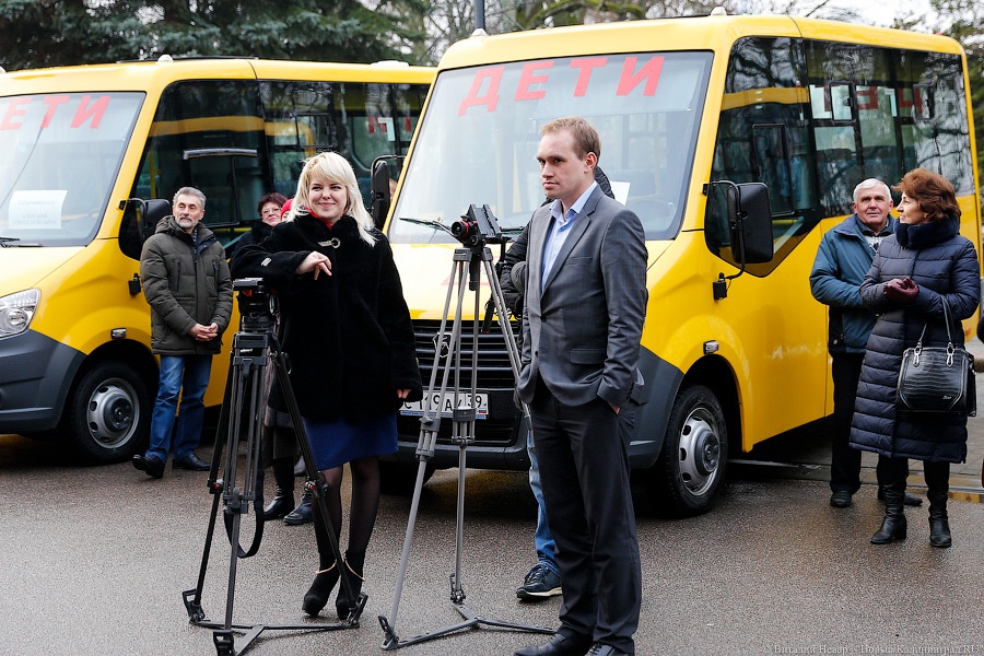 Жёлтые газели: муниципалитетам вручили ключи от новых школьных автобусов