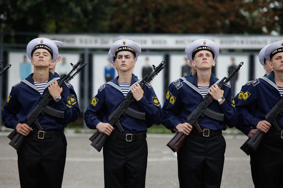 На верность Родине: 300 курсантов БВМИ приняли военную присягу