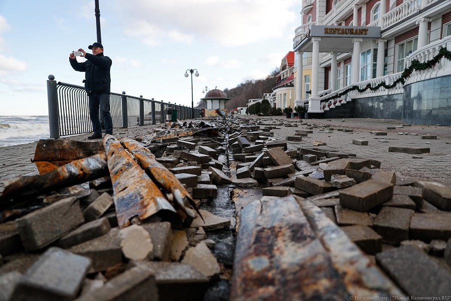 Разбитый берег: последствия шторма в фоторепортаже «Нового Калининграда»