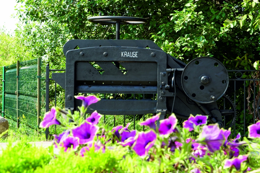 На смотровой площадке Янтарного комбината установили гильотину (фото)