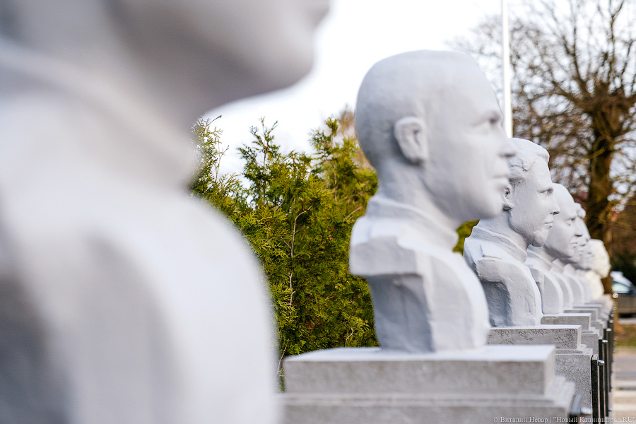 В Чкаловск вернули бюсты лётчиков после реставрации. Вот как они теперь выглядят