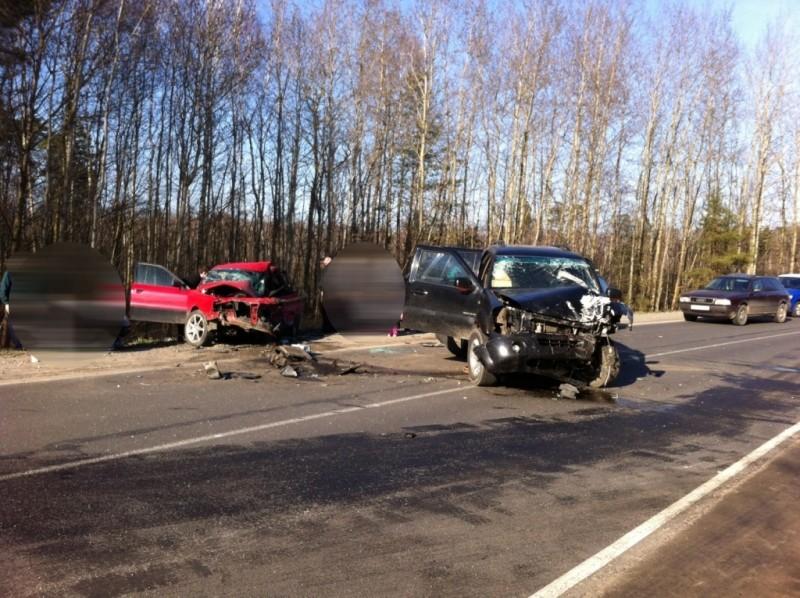 ДТП с участием трёх автомобилей около Ижевского: пострадали двое, один погиб (фото)