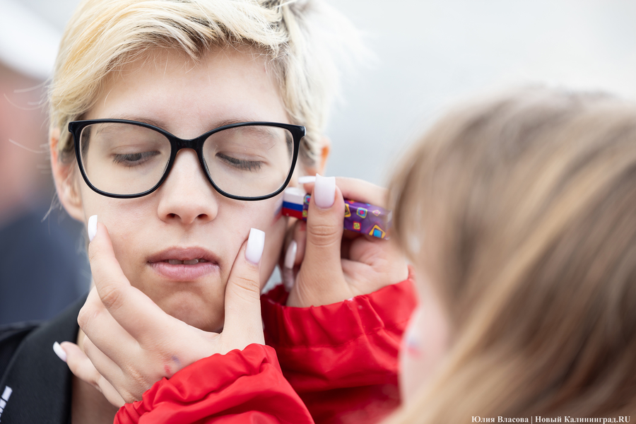 Триколор объединяет: как Калининград отметил День Государственного флага 