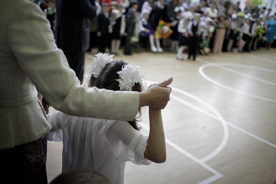 Как и все другие дети: Вика Петрова спустя 4 года после комы пошла в 1-й класс