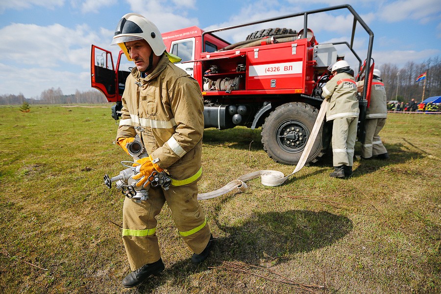 За сутки пожарные области 4 раза тушили палы травы и 5 раз — горящий мусор