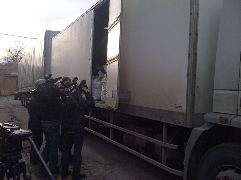 Грузовик на миллиард: полиция показала изъятые из тайника 5 тонн янтаря (фото)