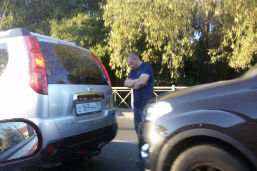В Калининграде перед поворотом на Гвардейский проспект столкнулись два кроссовера (фото)