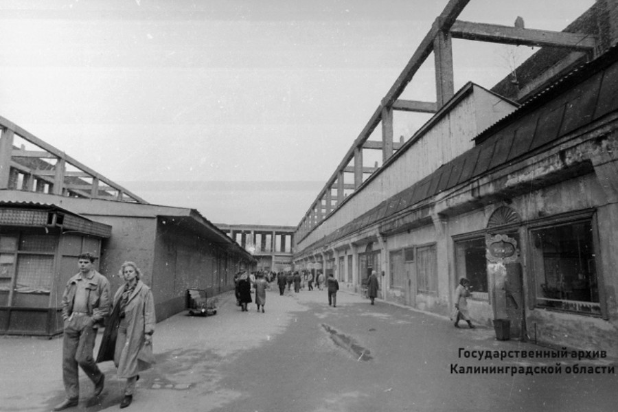 Грязный рынок и триумф местного рок-н-ролла: о чем писали газеты 35 лет назад 