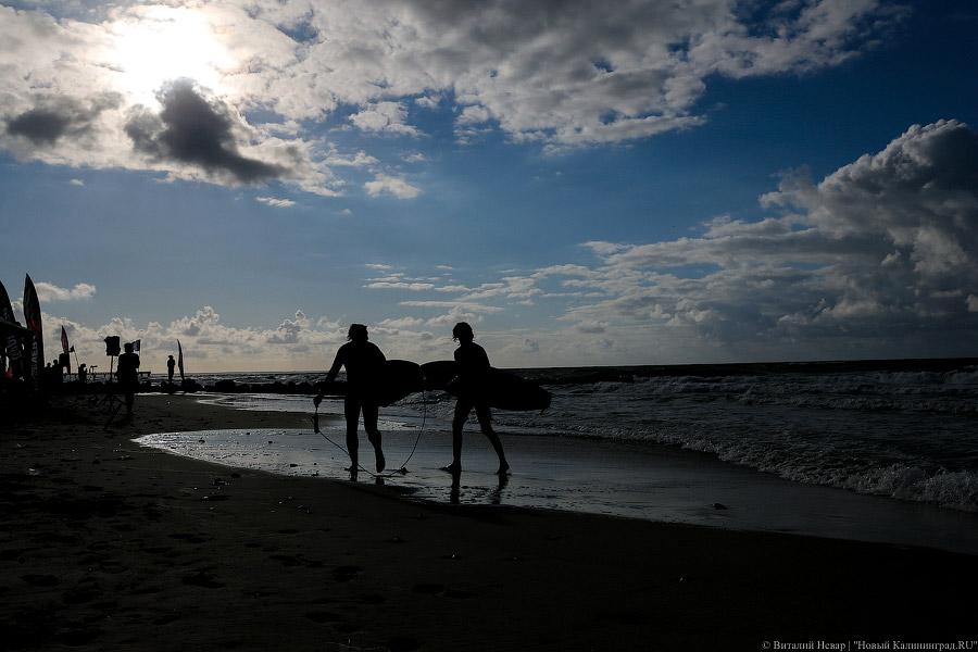 На волне «профи»: фоторепортаж с Чемпионата по серфингу в Зеленоградске