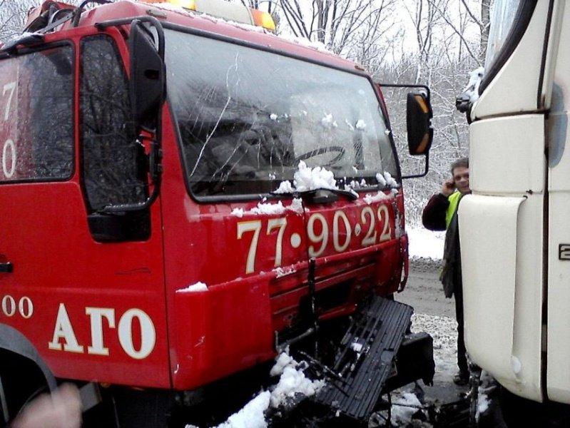 На ул. Дзержинского столкнулись «МАН» и эвакуатор, перевозивший машину (+фото)