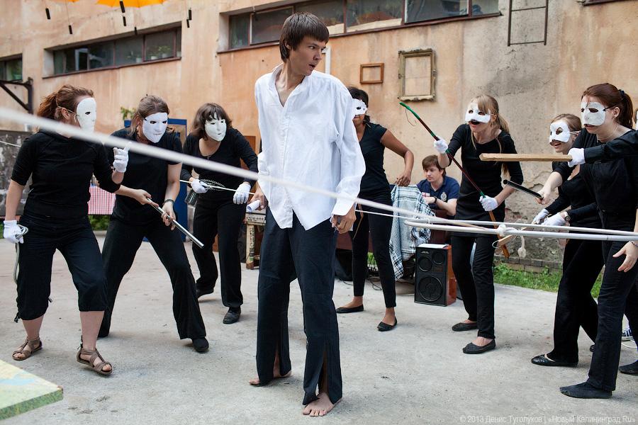 Суета вокруг шкафа: в Калининграде открылась интеллектуальная арт-площадка